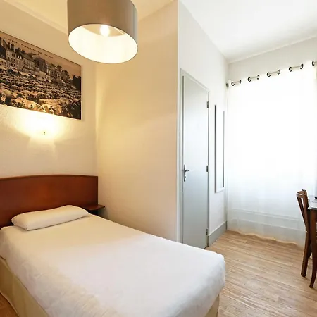 Contact Hotel Du Commerce Et Son Restaurant Cote A Cote Autun Zimmer foto