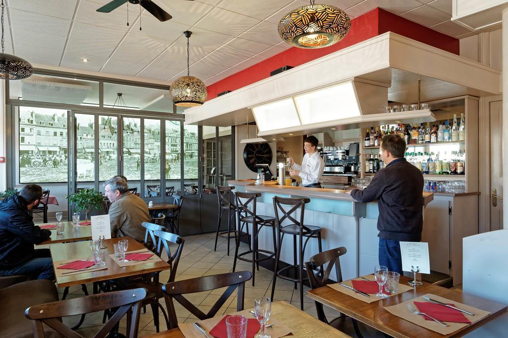 Contact Du Commerce Et Son Restaurant Cote A Cote 3*