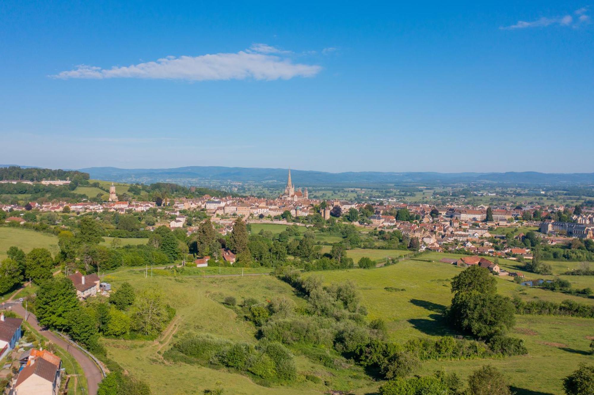 Hotel Contact Du Commerce Et Son Restaurant Cote A Cote Autun
