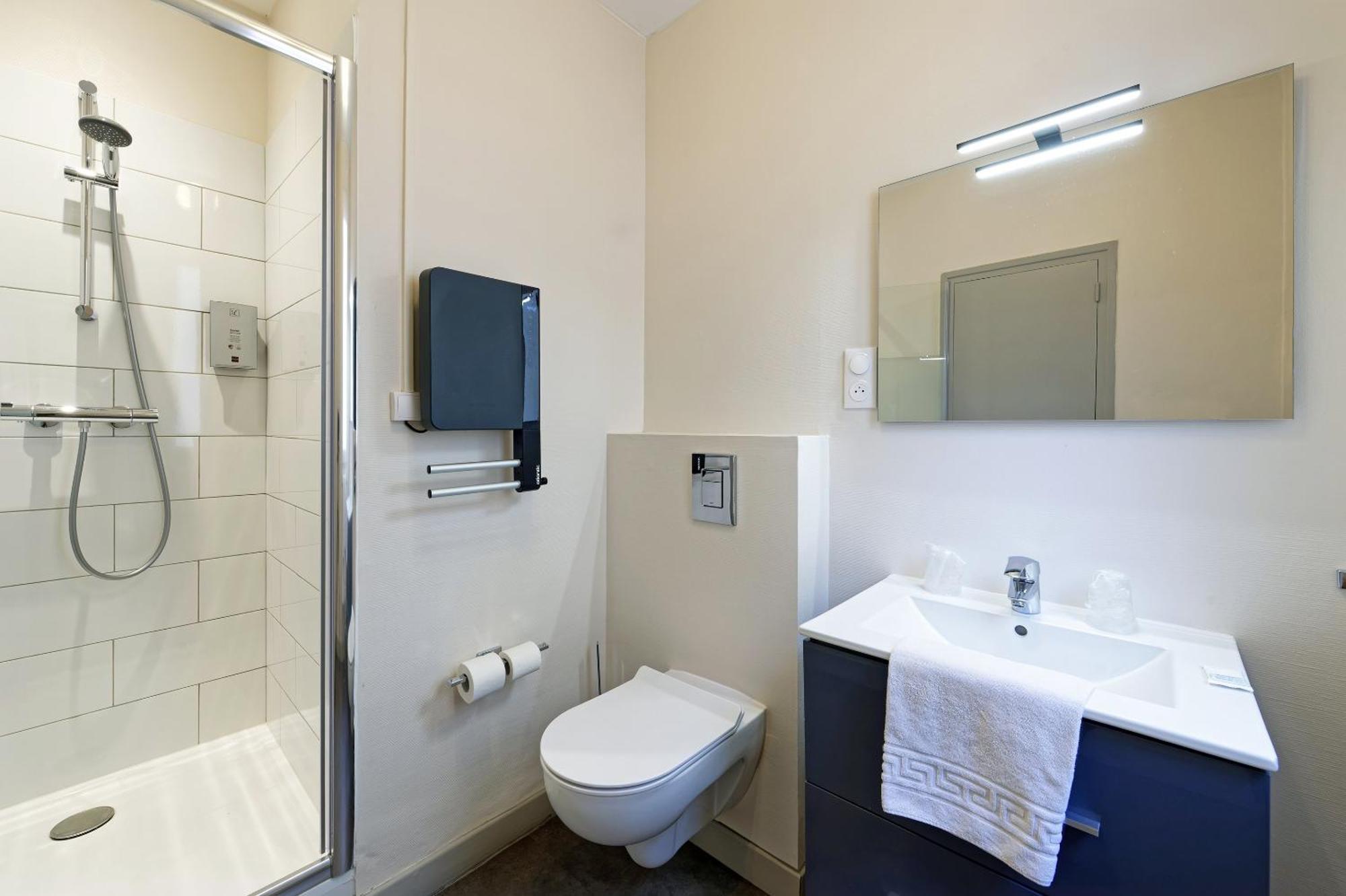 Hotel Contact Du Commerce Et Son Restaurant Cote A Cote Autun