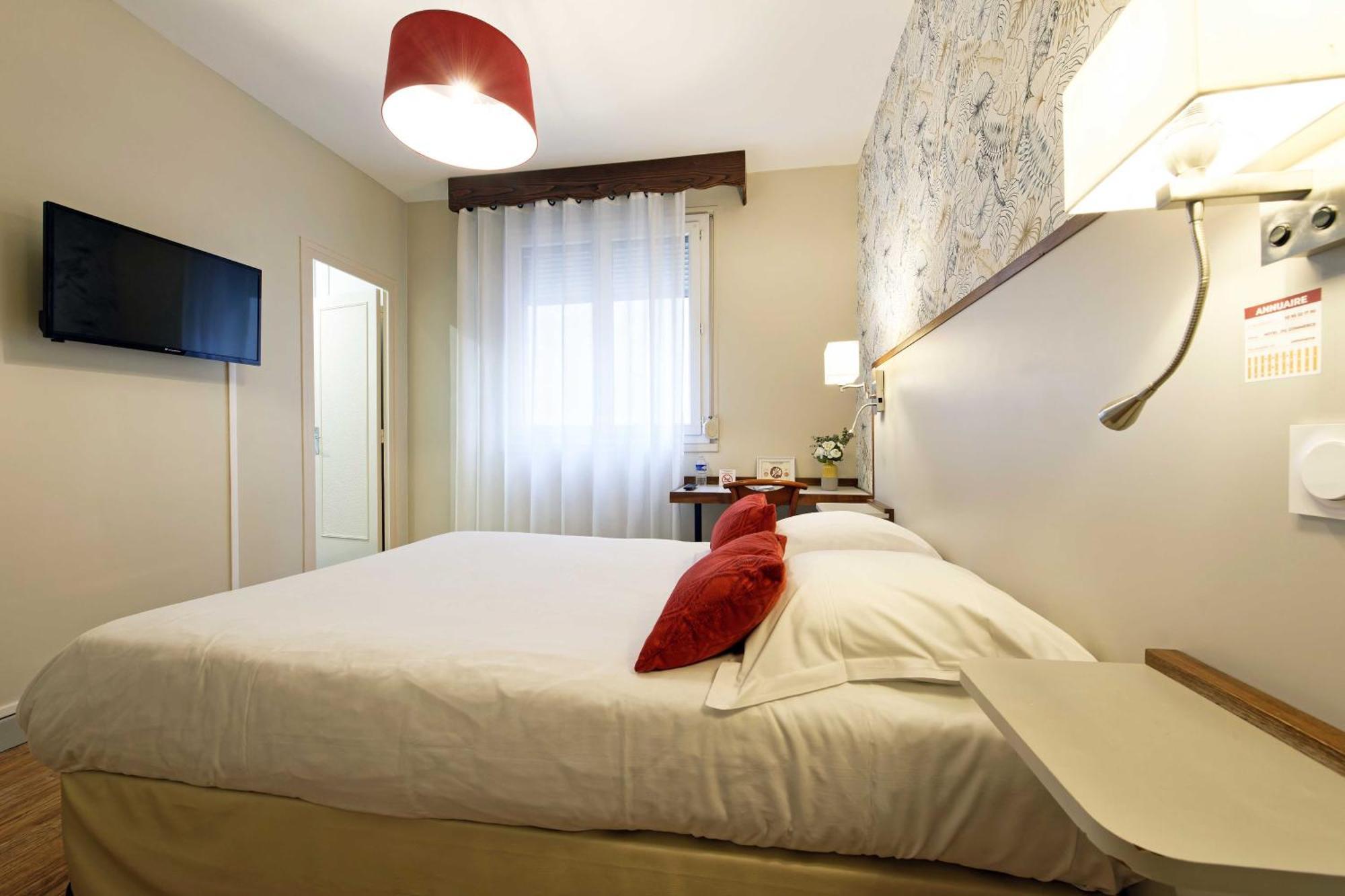 Contact Du Commerce Et Son Restaurant Cote A Cote Hotel Autun