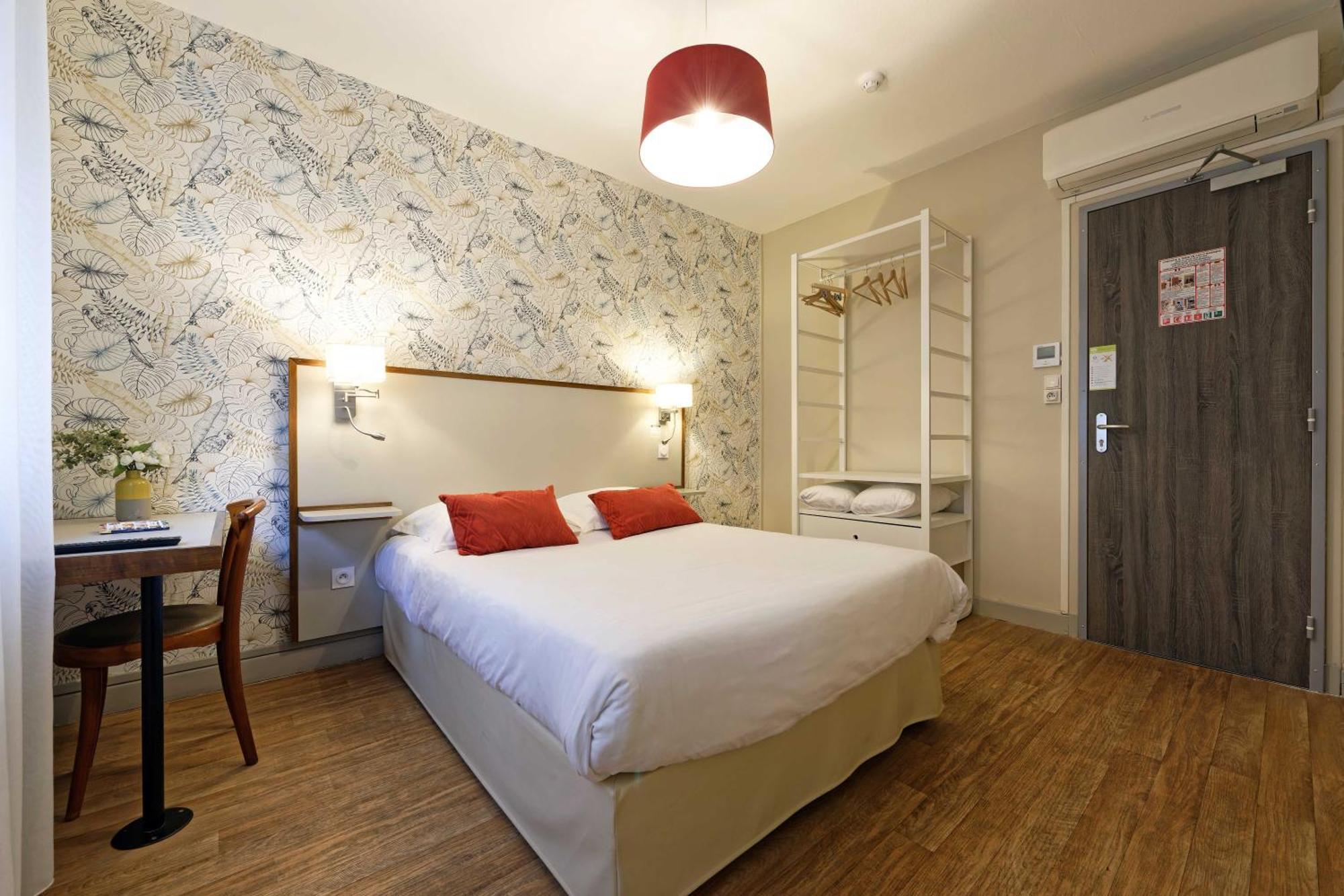 Hotel Contact Du Commerce Et Son Restaurant Cote A Cote Autun