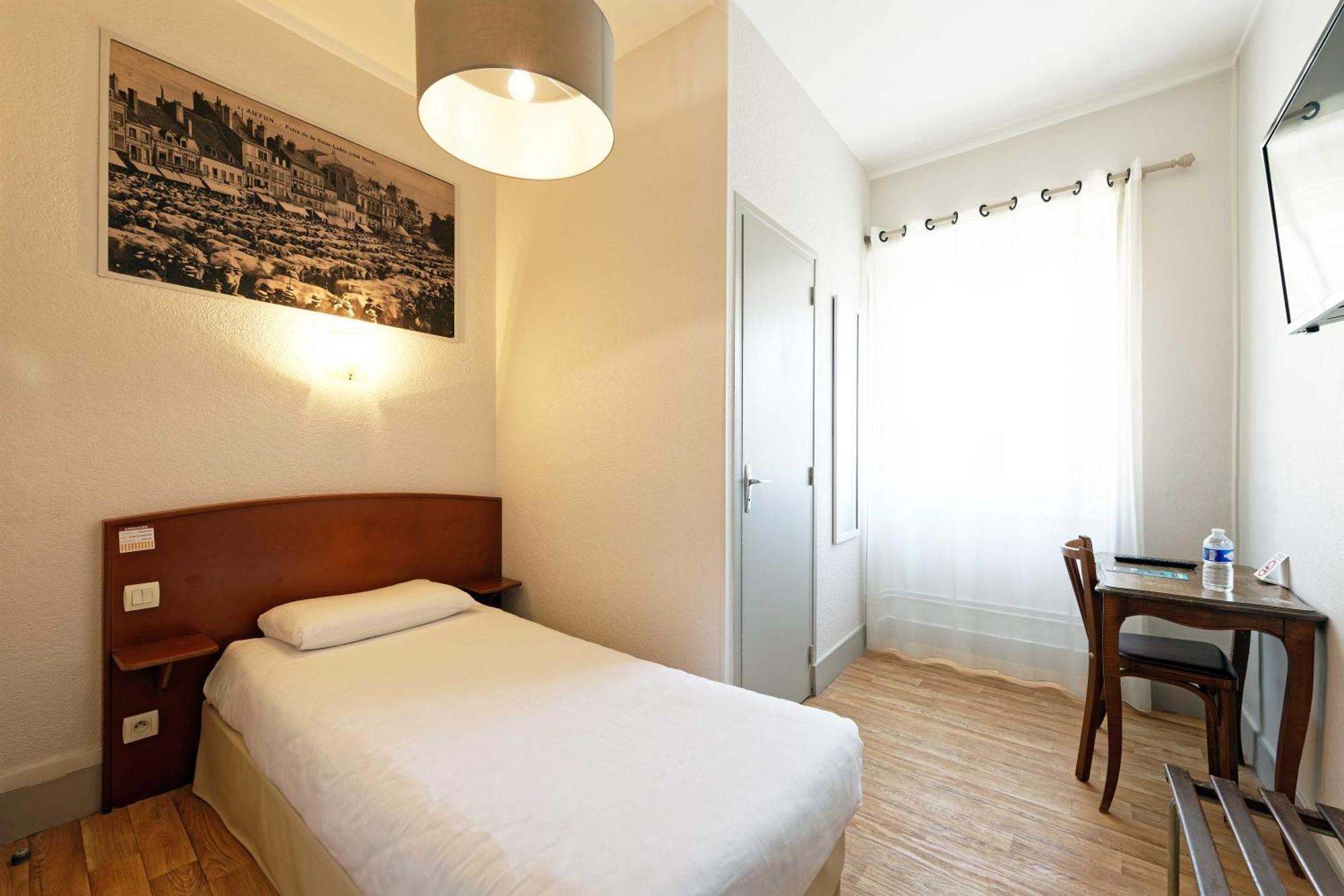 Contact Du Commerce Et Son Restaurant Cote A Cote 3*