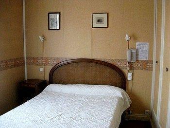 Contact Du Commerce Et Son Restaurant Cote A Cote Hotel 3*