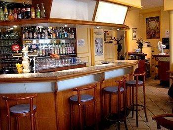Contact Du Commerce Et Son Restaurant Cote A Cote 3*