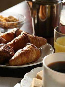 Hotel Contact Du Commerce Et Son Restaurant Cote A Cote 3*