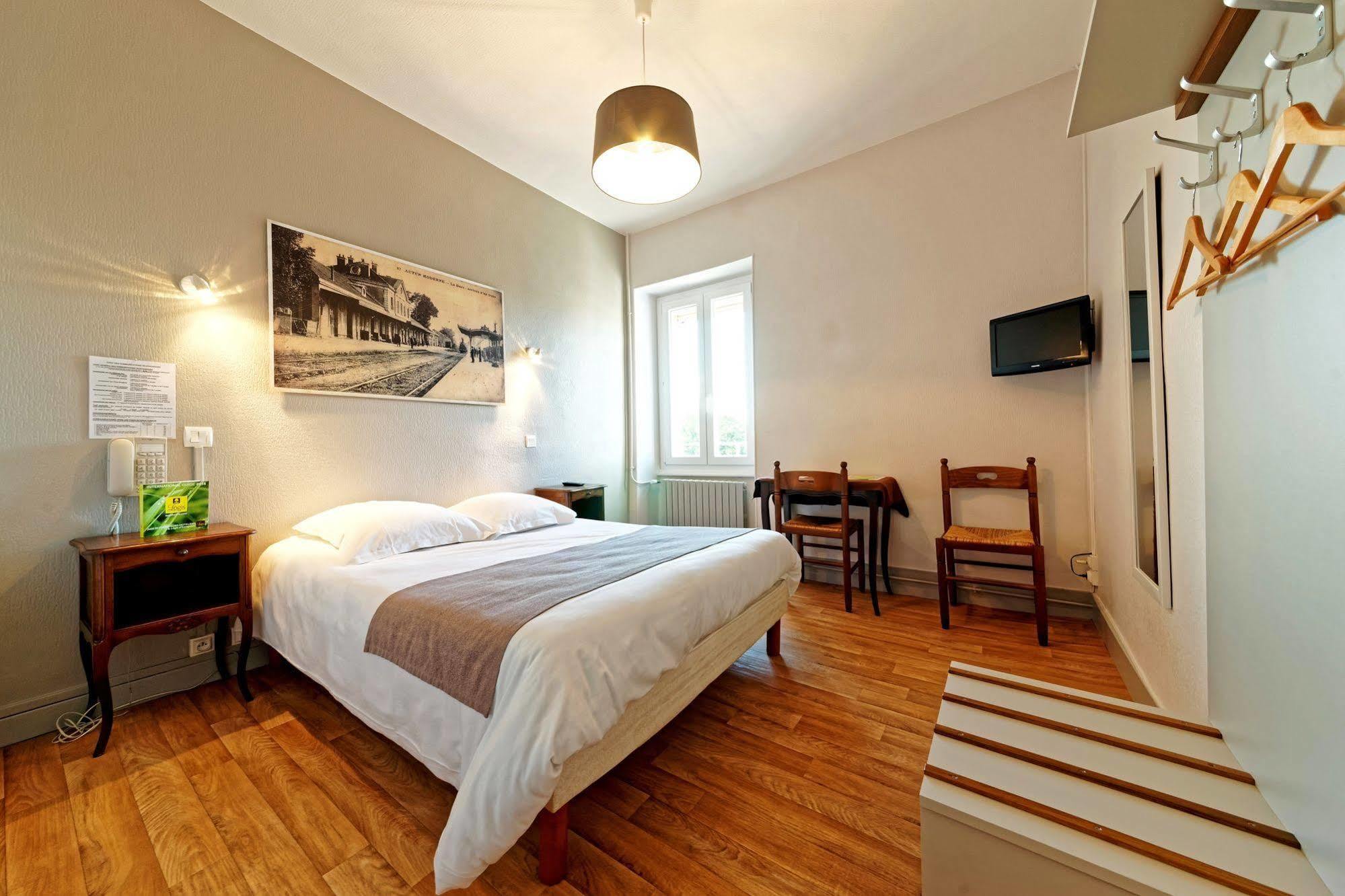 Contact Du Commerce Et Son Restaurant Cote A Cote Hotel 3*