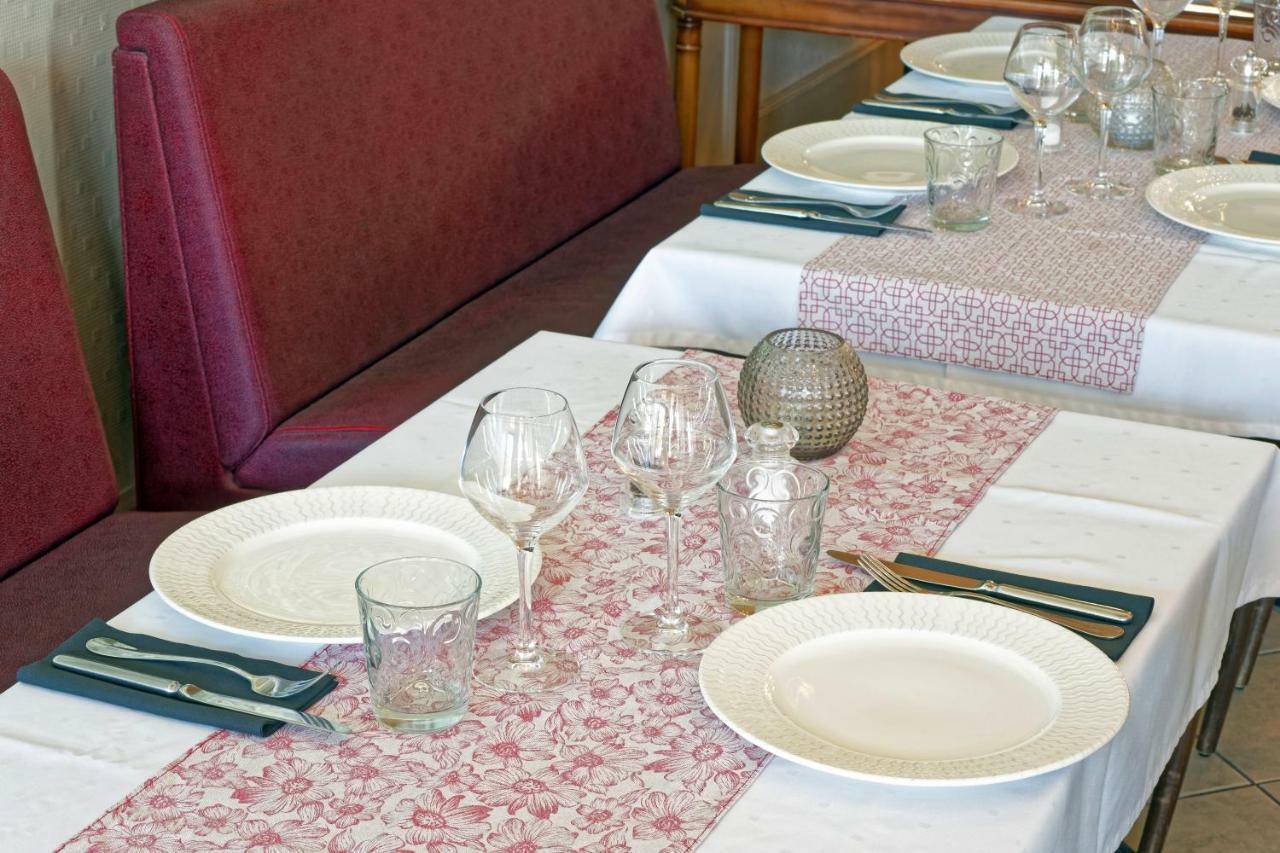 Contact Du Commerce Et Son Restaurant Cote A Cote Hotel Autun